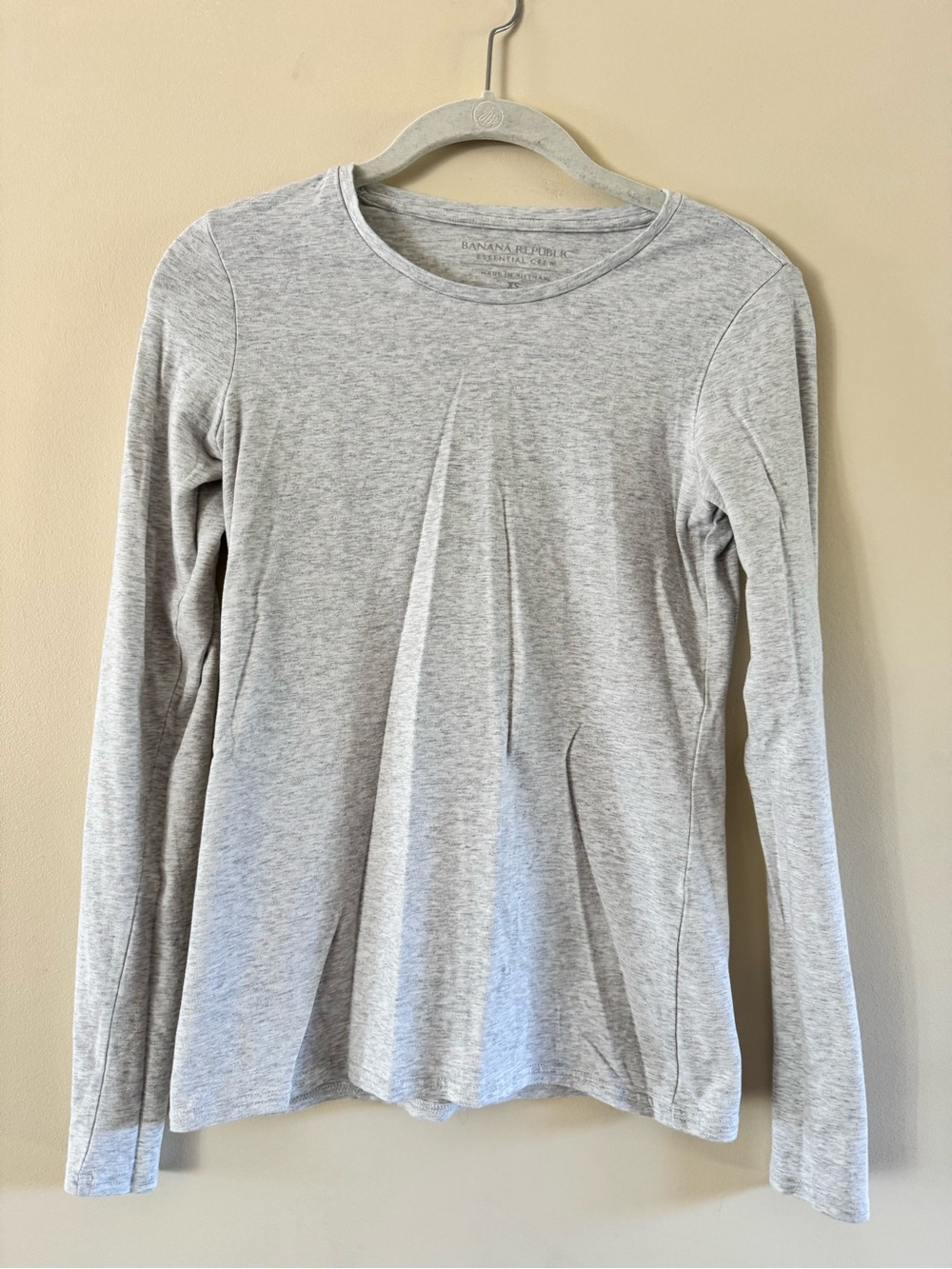 Banana Republic Light Heather Gray Long-Sleeve Crew Tee